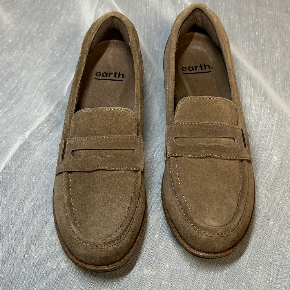 Earth women’s  Brown Suede Penny Loafers